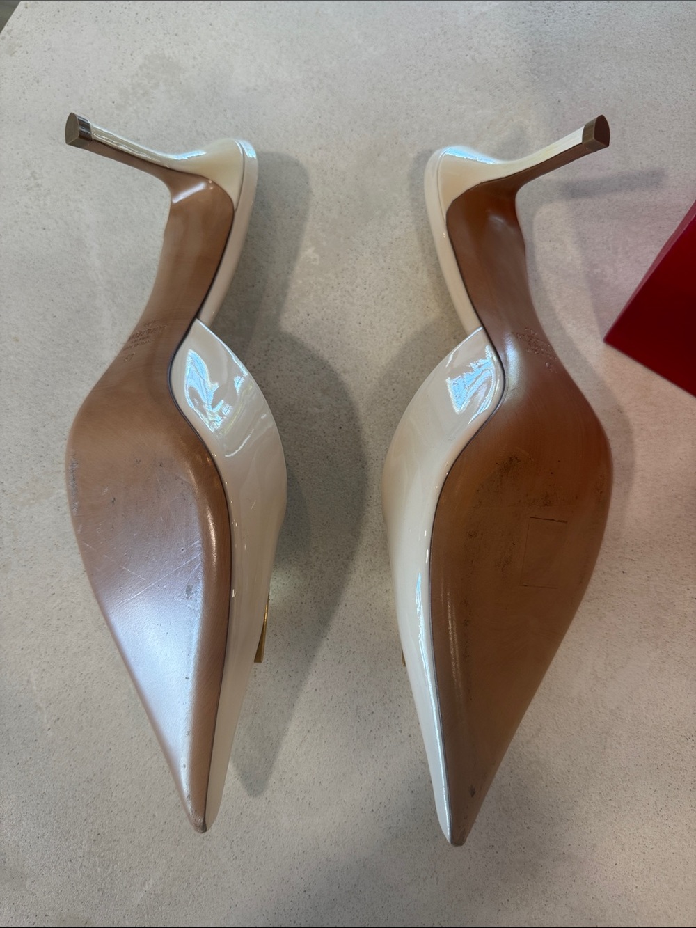 Valentino Garavani Roman Stud Patent Leather Mules | Ivory | Gold Stud | size 41 - Picture 3 of 5
